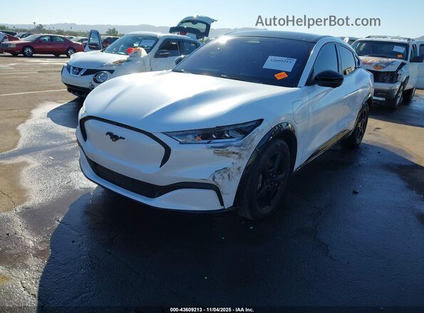 3FMTK2R77MMA36608 2021 FORD MUSTANG MACH-E White Widok z przodu