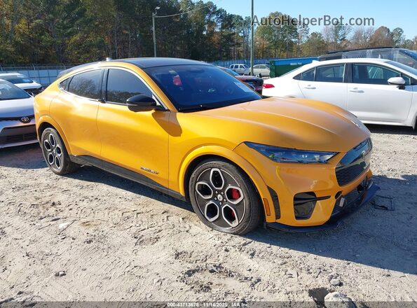 3FMTK4SE3MME00429 2021 FORD MUSTANG MACH-E Желтый Передняя правая четверть