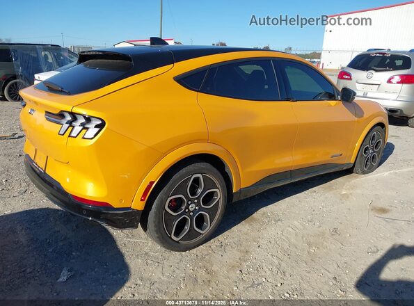 3FMTK4SE3MME00429 2021 FORD MUSTANG MACH-E Желтый Задняя правая четверть