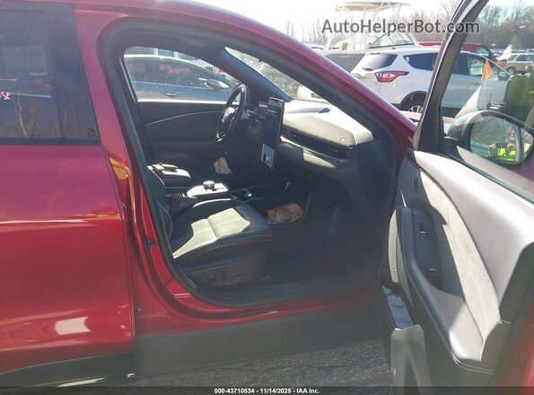 3FMTK4SX5RMA18296 2024 FORD MUSTANG MACH-E Red Widok wnętrza z przodu