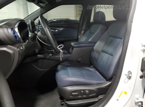 3GNKBKRS5PS104903 2023 CHEVROLET BLAZER Белый Вид салона спереди