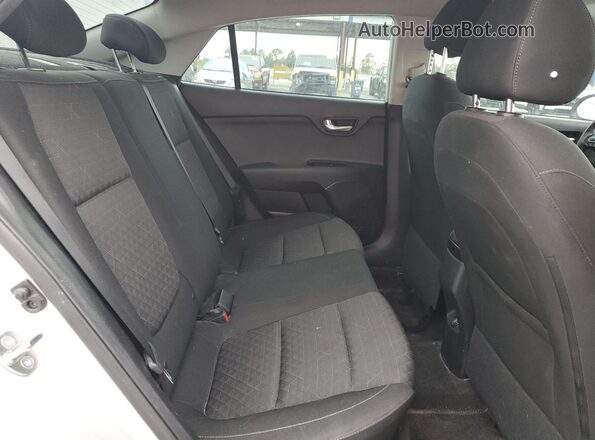 3KPA24AD0PE618654 2023 KIA RIO Серебряный Вид задних сидений