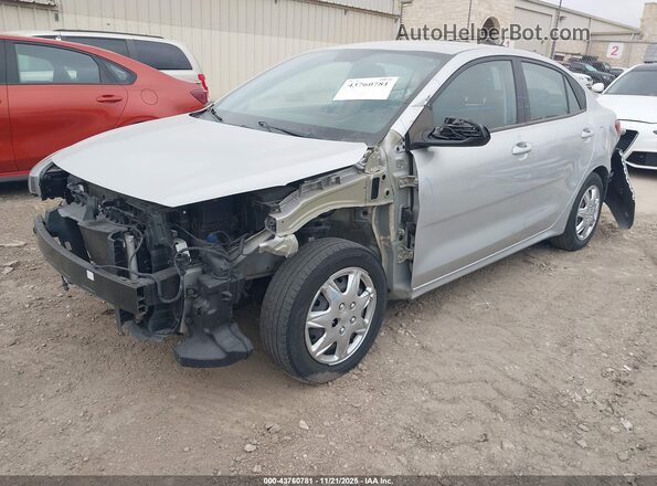 3KPA24AD2ME374629 2021 KIA RIO Silver Передня ліва чверть