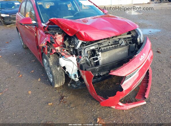 3KPA25AD5NE464235 2022 KIA RIO 5-DOOR Красный Вид спереди