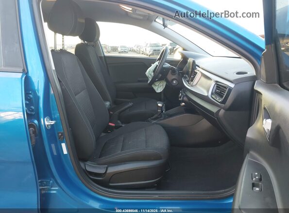 3KPA25AD5PE580103 2023 KIA RIO 5-DOOR Синий Вид салона спереди