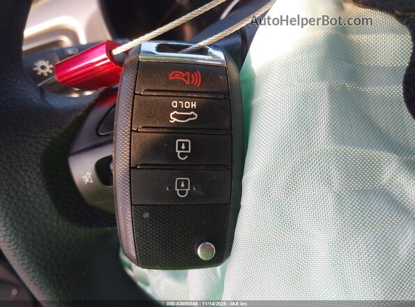 3KPA25AD5PE580103 2023 KIA RIO 5-DOOR Синий Вид панели приборов