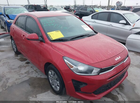 3KPA25AD5PE596348 2023 KIA RIO 5-DOOR Red Przód prawy