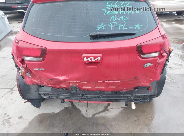 3KPA25AD5PE596348 2023 KIA RIO 5-DOOR Red Widok z przodu