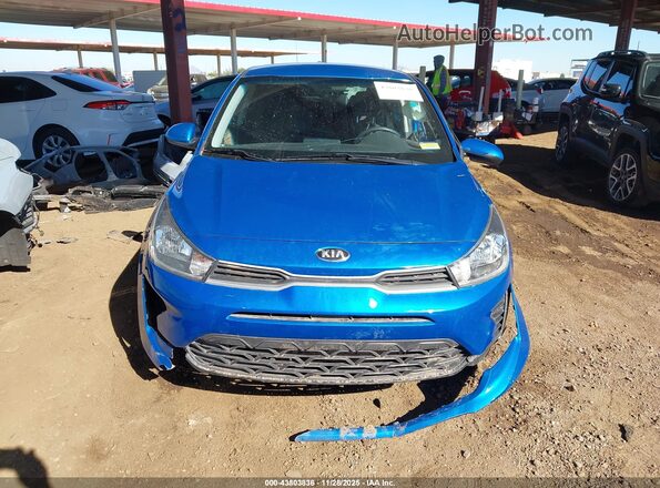 3KPA25AD8ME368002 2021 KIA RIO 5-DOOR Blue Вид задньої частини салону