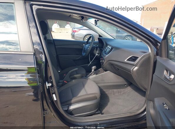 3KPC24A65ME131777 2021 HYUNDAI ACCENT Черный Вид салона спереди
