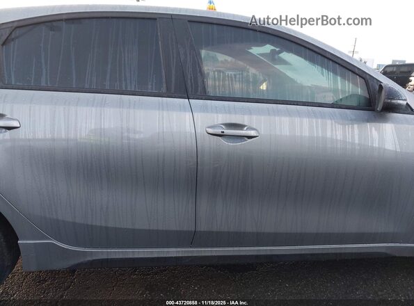 3KPF54AD7NE504533 2022 KIA FORTE Серебряный Вид задней части салона