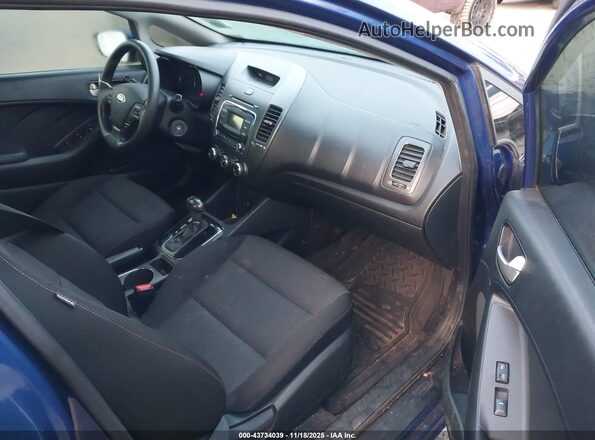 3KPFK4A70HE092575 2017 KIA FORTE Синий Вид салона спереди