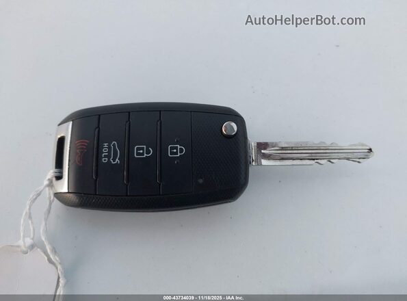 3KPFK4A70HE092575 2017 KIA FORTE Синий Вид панели приборов