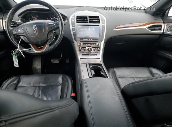 3LN6L5F92LR613600 2020 LINCOLN MKZ Серебряный Вид панели приборов