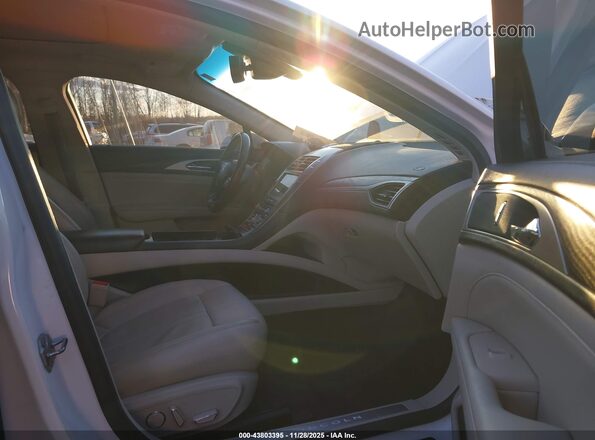 3LN6L5LU2JR608855 2018 LINCOLN MKZ HYBRID White Widok wnętrza z przodu