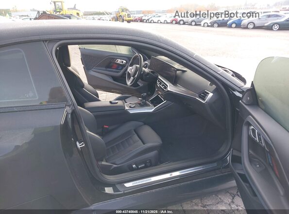 3MF13DM02P8D53723 2023 BMW M2 Черный Вид салона спереди