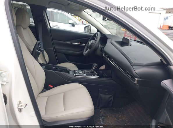 3MVDMBCM9PM547130 2023 MAZDA CX-30 Белый Вид салона спереди