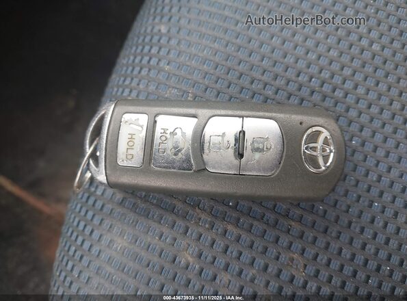 3MYDLBYV0JY325423 2018 TOYOTA YARIS IA Серебряный Вид панели приборов