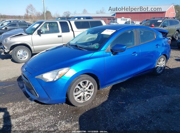 3MYDLBYV1JY318416 2018 TOYOTA YARIS IA Blue Przód lewy