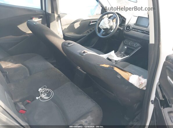3MYDLBYV4JY312593 2018 TOYOTA YARIS IA White VIN կոդի պիտակի տեսք
