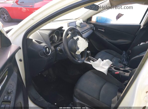 3MYDLBYV4JY312593 2018 TOYOTA YARIS IA White 