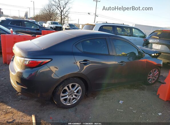 3MYDLBYV5HY177568 2017 TOYOTA YARIS IA Gray Widok wnętrza z tyłu