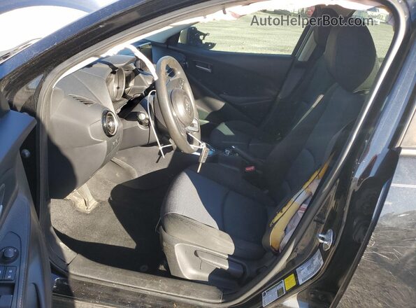 3MYDLBYV7KY516306 2019 TOYOTA YARIS Black წინა სალონის ხედი