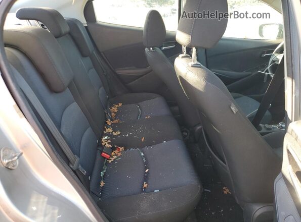 3MYDLBYV8JY322530 2018 TOYOTA YARIS Silver Rear seats view