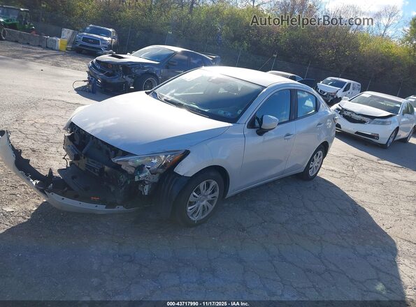 3MYDLBYV9KY517909 2019 TOYOTA YARIS Белый Передняя левая четверть