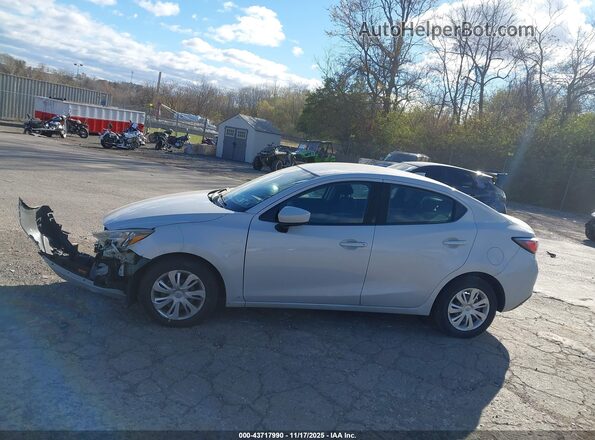 3MYDLBYV9KY517909 2019 TOYOTA YARIS Белый Панорамный вид салона 360°
