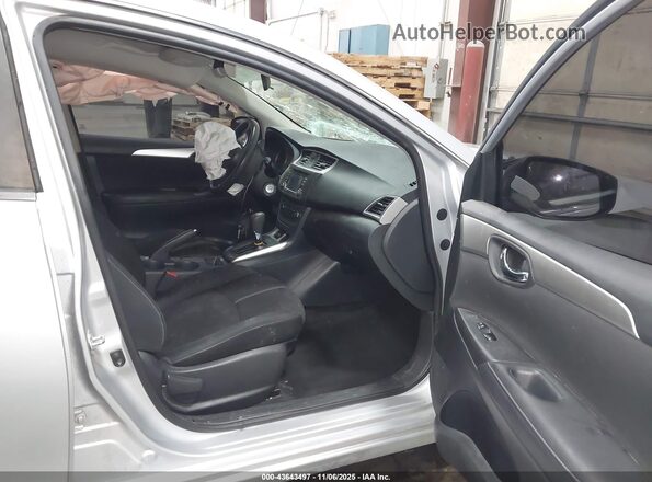 3N1AB7AP6JY247875 2018 NISSAN SENTRA Silver წინა სალონის ხედი