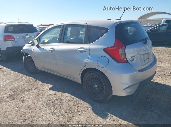 3N1CE2CP8JL360028 2018 NISSAN VERSA NOTE Серебряный Задняя левая четверть