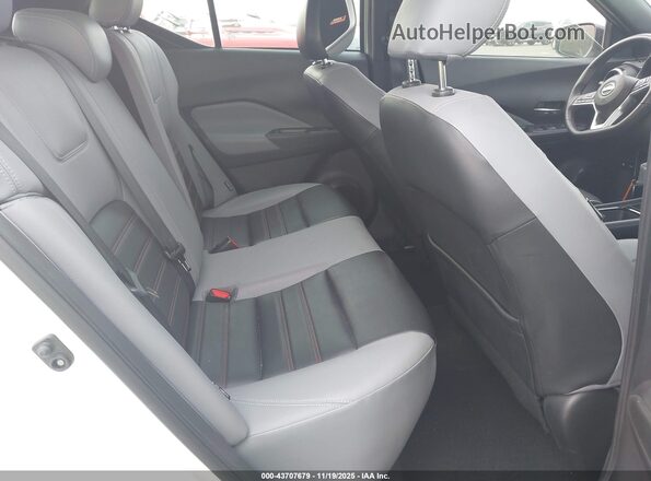 3N1CP5DV3PL549817 2023 NISSAN KICKS White Widok naklejki z numerem VIN