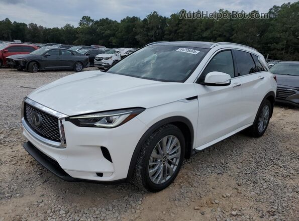 3PCAJ5BA4PF117502 2023 INFINITI QX50 White Առջևի ձախ երեք քառորդ տեսարան