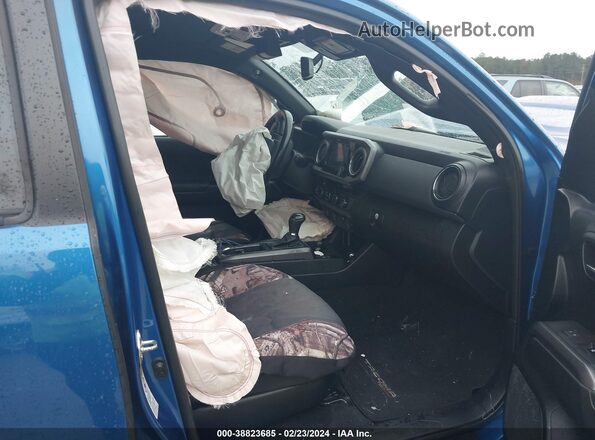 3TMDZ5BN1HM023972 2017 TOYOTA TACOMA Синий Вид салона спереди