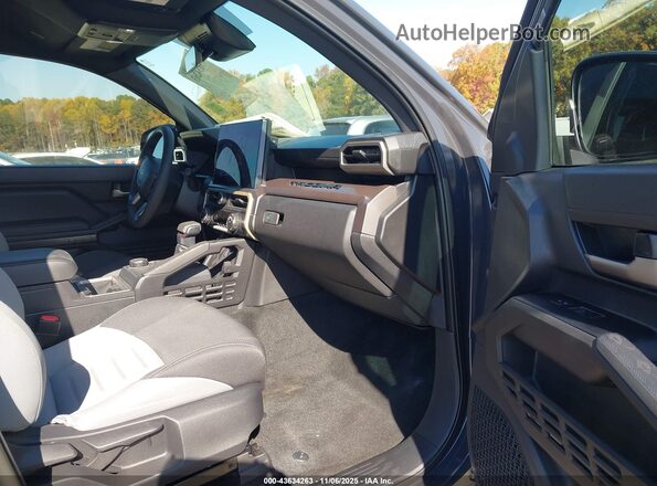 3TMKB5FN5SM037922 2025 TOYOTA TACOMA Серый Вид салона спереди