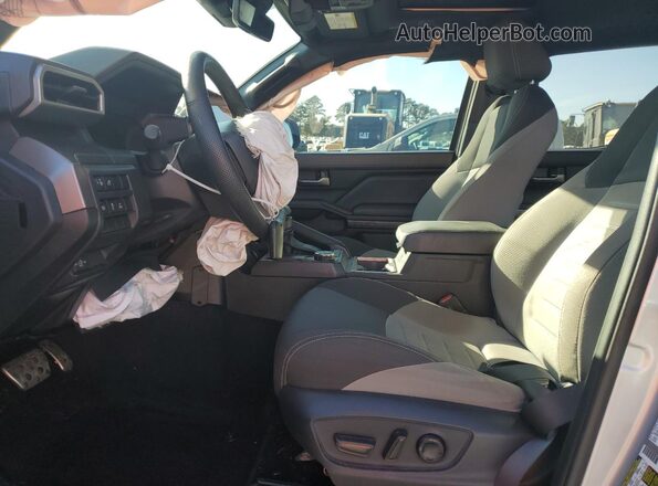 3TMKB5FN7RM002650 2024 TOYOTA LE Silver Vista interior delantera