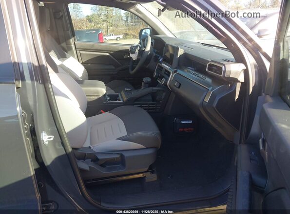 3TMKB5FN8SM049322 2025 TOYOTA TACOMA Gray Вид салону спереду