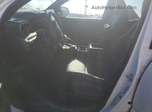 3TMLB5JN1RM078943 2024 TOYOTA LE Серебряный Вид салона спереди