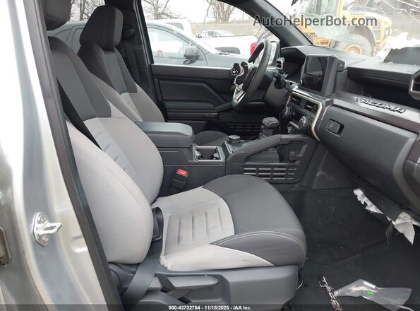 3TMLB5JN9SM117462 2025 TOYOTA TACOMA Серебряный Вид салона спереди