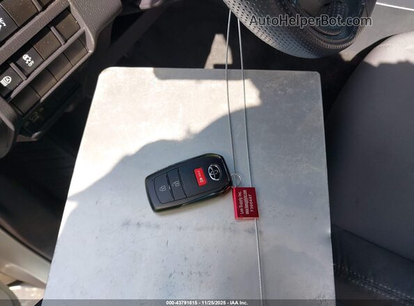 3TYKD5HN0ST034907 2025 TOYOTA TACOMA Silver Widok deski rozdzielczej