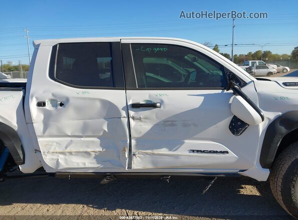 3TYLC5LN7ST047961 2025 TOYOTA TACOMA HYBRID White Rear interior view