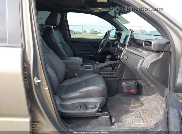 3TYLC5LNXRT005536 2024 TOYOTA TACOMA HYBRID Зеленый Вид салона спереди