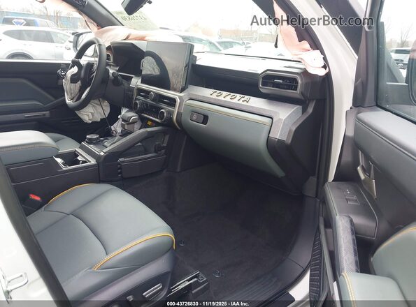 3TYLF5LN5RT010215 2024 TOYOTA TACOMA HYBRID White Սալոնի դիմացի տեսք