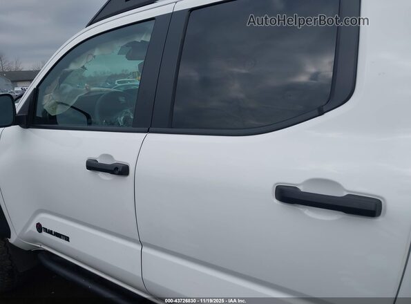 3TYLF5LN5RT010215 2024 TOYOTA TACOMA HYBRID White Սալոնի 360 աստիճան տեսք