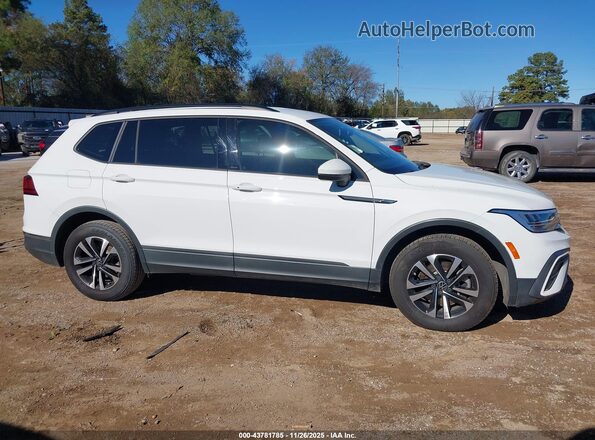 3VV1B7AX1NM015454 2022 VOLKSWAGEN TIGUAN Белый Вид задней части салона