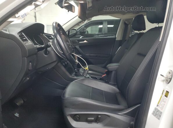 3VV2B7AX1KM070003 2019 VOLKSWAGEN TIGUAN White Вид салону спереду