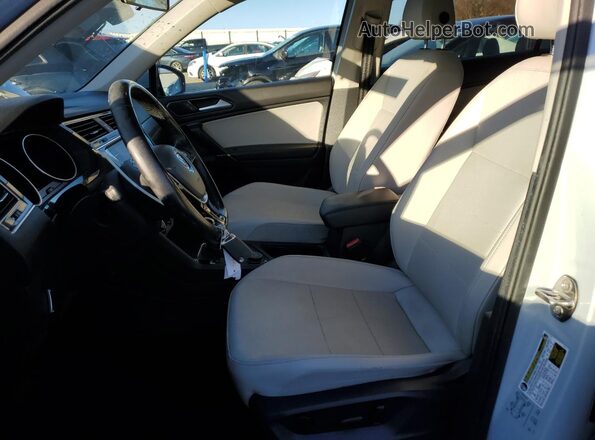 3VV2B7AX6JM138231 2018 VOLKSWAGEN TIGUAN Белый Вид салона спереди