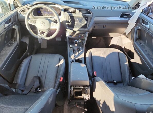 3VV2B7AX8PM066313 2023 VOLKSWAGEN TIGUAN Silver Widok deski rozdzielczej
