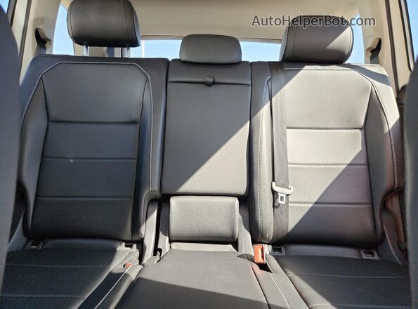 3VV2B7AX9MM084072 2021 VOLKSWAGEN TIGUAN White Հետևի նստատեղերի տեսք